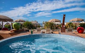 Best Western Premier Le Patio des Artistes Wellness Jacuzzi